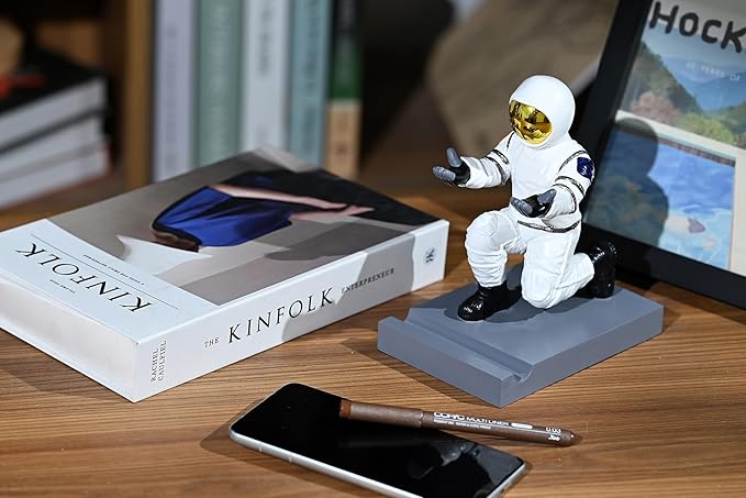Astronaut Resin Pen Holder, Mobile Phone Stand, Device Stand, Desk Organizer Decorative Pen Holder (White&Golden)